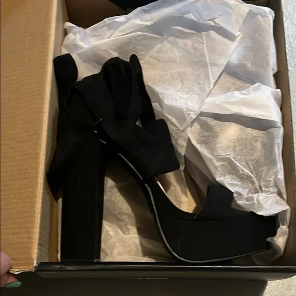 Fashion Nova Black Platform Heels - Picture 3 of 3